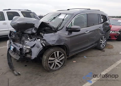 2017 Honda Pilot Touring z USA, uszkodzony, nr VIN 5FNYF6H98HB010067